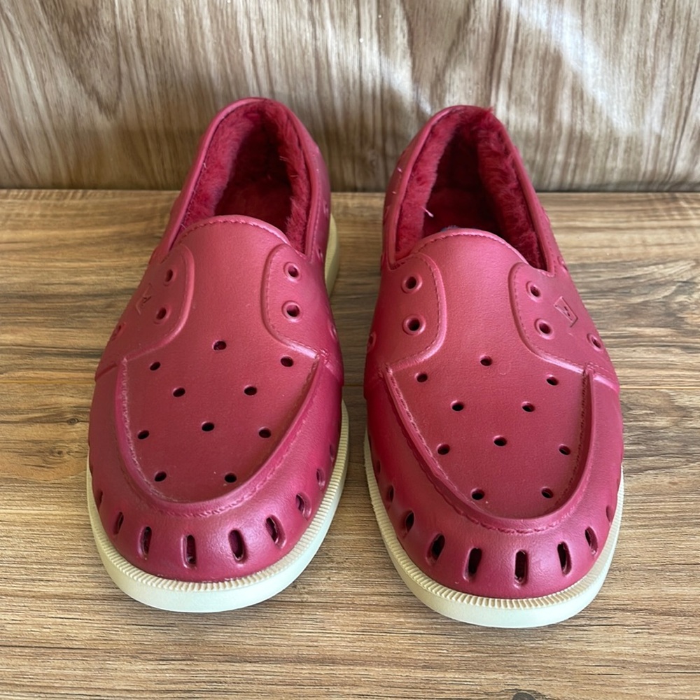 New Sperry Top-Sider Women’s Red Float Cozy Shoes Faux Fur Lining Size 11